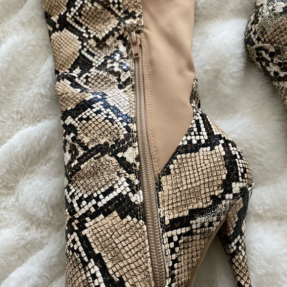 GORGEOUS PYTHON OVER THE KNEE BOOTS 7 1/2 - Picture 6 of 10